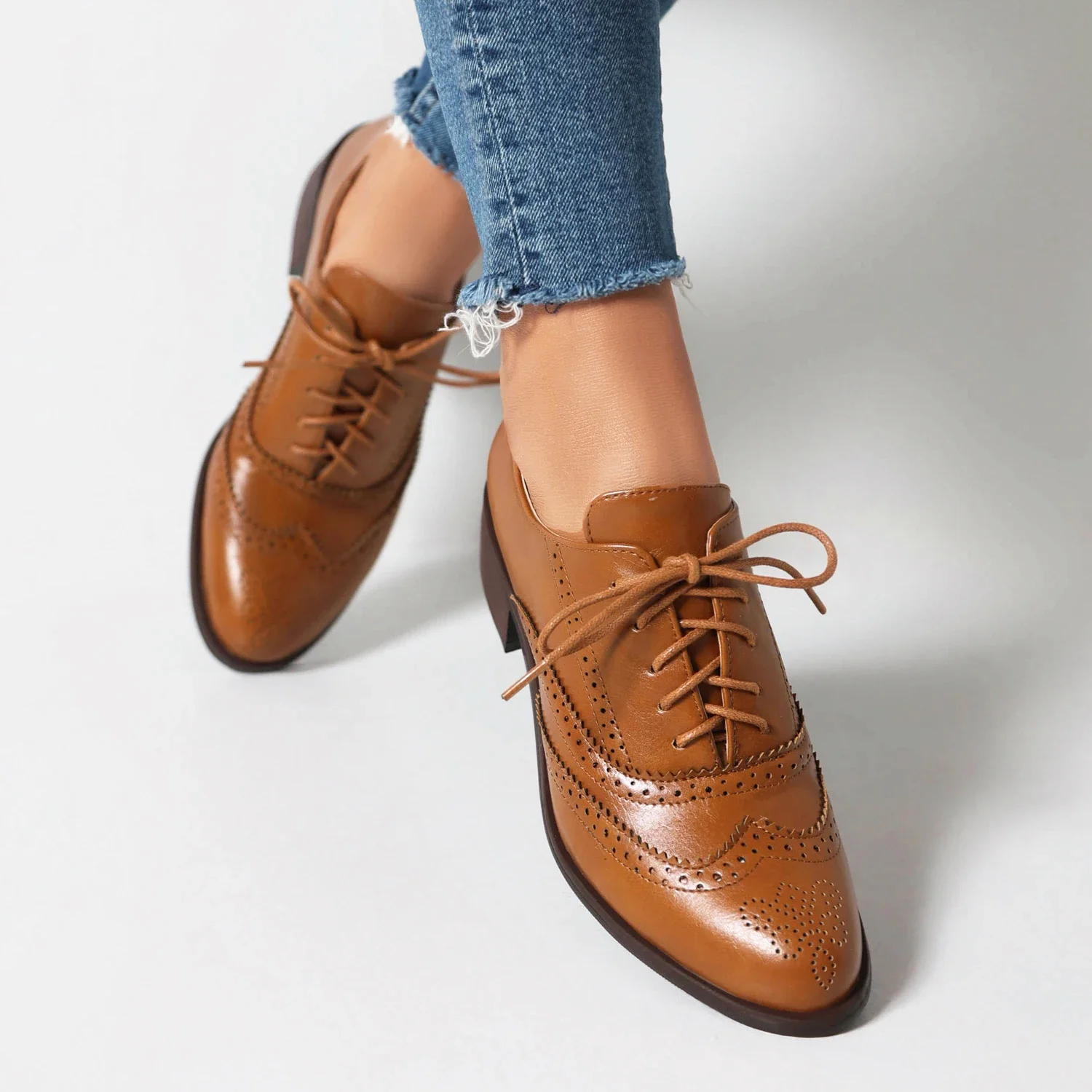 2024 New Spring and Autumn Women\'s Shoes, Large Size 36-46 Foot Lengths of 23-28cm Spliced loafers Retro Lace up Hollow Brogue