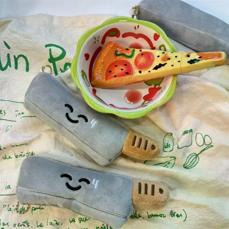 1/2PCS Llavero de peluche con forma de cuchillo largo, lindo y divertido, colgante de muñeco de peluche creativo para mochila, dijes para bolso, regalos para niños