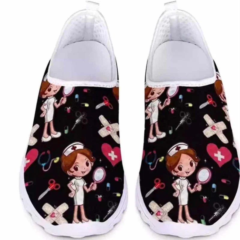 สุภาพสตรีLoafersการ์ตูนพยาบาลพยาบาลพิมพ์ผู้หญิงรองเท้าผ้าใบตาข่ายรองเท้าสบายๆฤดูร้อนBreathable Flats Zapatos