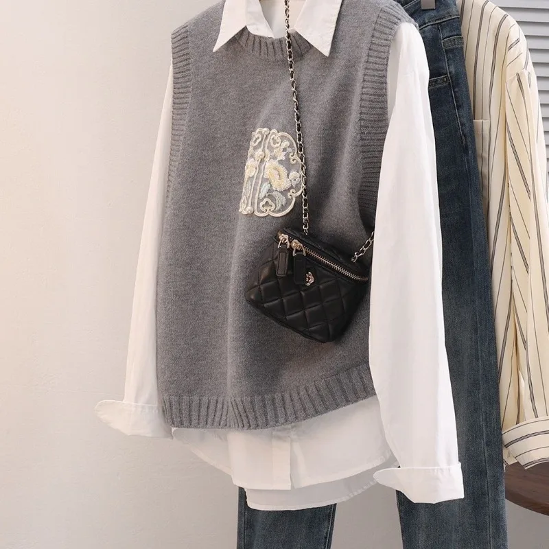 Leisure Spring and Autumn Round Neck Knitted Vest Sleeveless Loose New Sweater Shoulder Outer Pullover