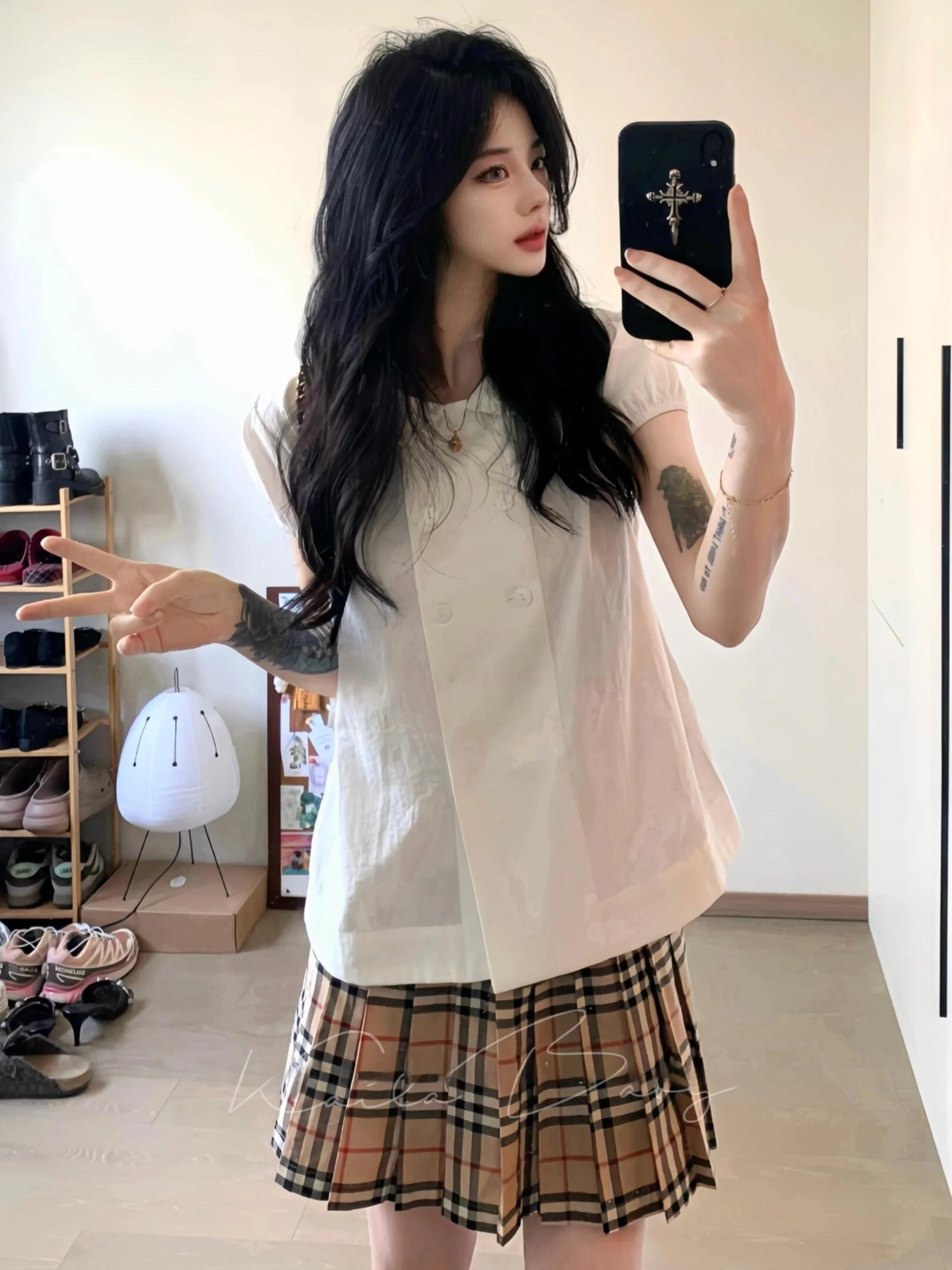 

Slimming Effectiveness Button Double Row Button Pleated Collar Details Doll Shirt Loose Style Short Sleeve Women's Shirt