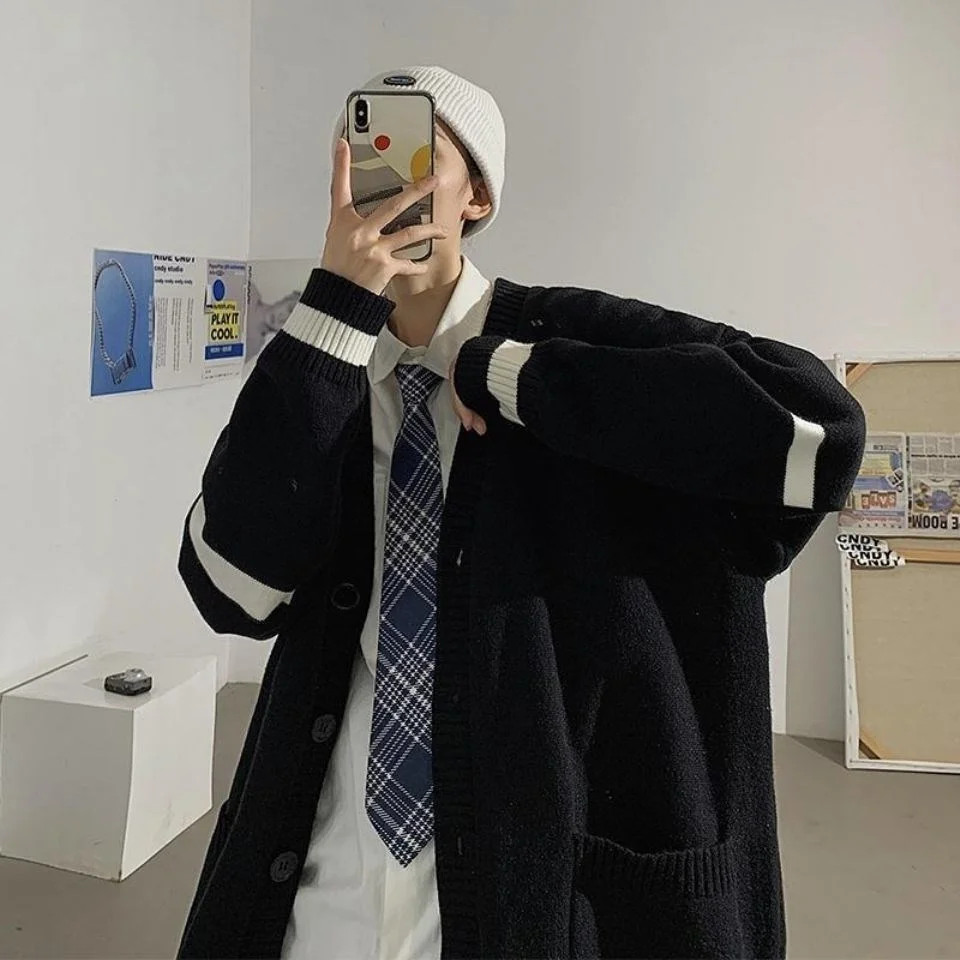 

Loose Men's Knitted Cardigan Japanese School orm Sle Autumn Faion Casual V-Ne Long Sve Sweater Jaet for Couples