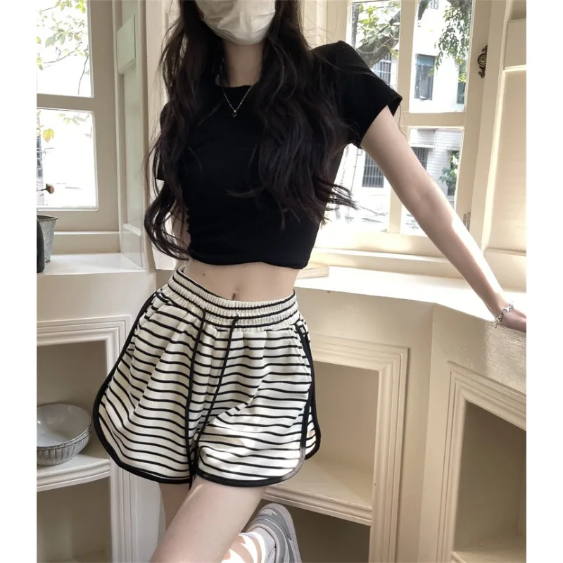 Gestreifte Sportshorts für Damen, Sommer, neue hohe Taille, lockere, schlankmachende Dreiviertelhose, lässige Hotpants zum Tragen im Freien