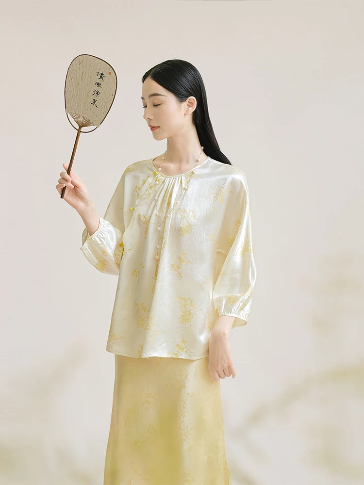 

Новая китайская летняя блузка в стиле дзен: оригинальный национальный тренд с узорами сливы, орхидеи, бамбука и хризантемы. Элитный ацетат, прохладный на ощупь.