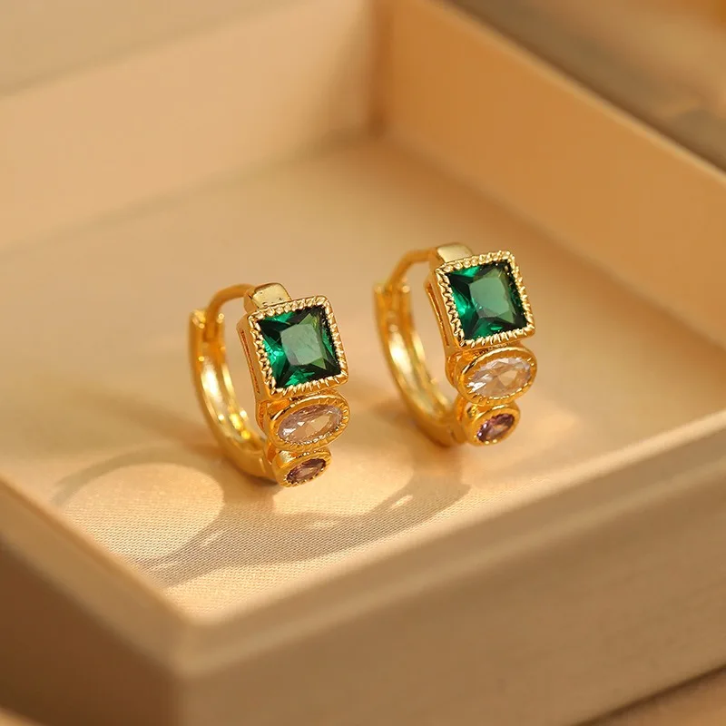 

Серьги в стиле Ins: простые, легкие и роскошные, в форме буквы С, с позолотой 18К, инкрустированные микроцирконами, в ретро-стиле, элегантный дизайн.