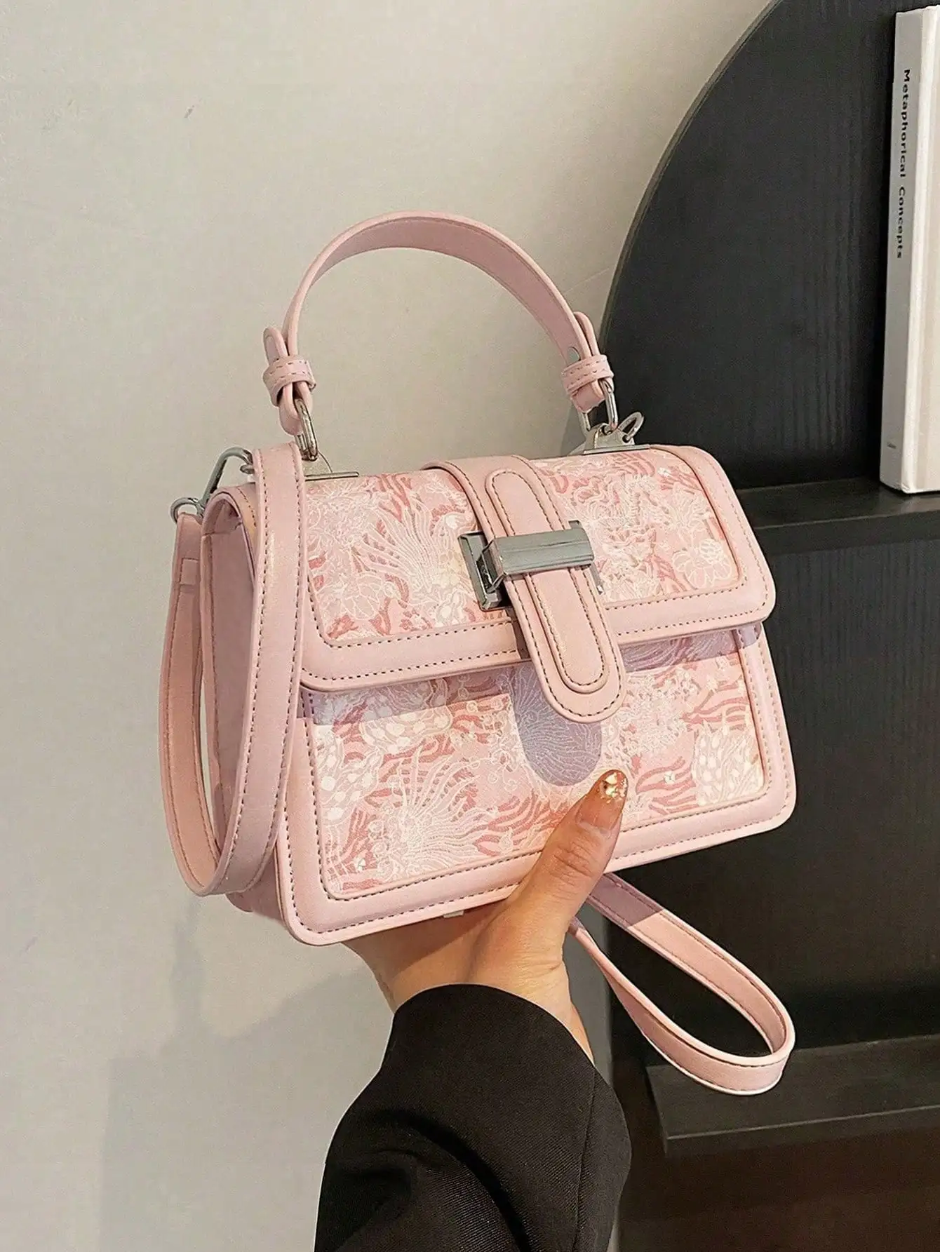 

Pink Square Top-Handle Flap Bag with Floral Embroidery Pattern