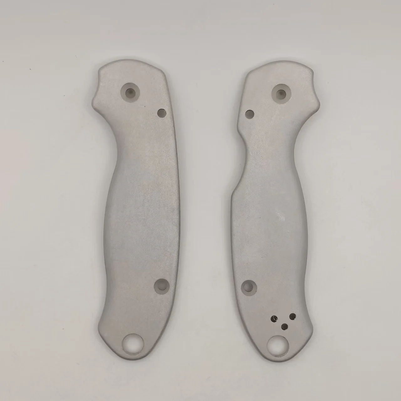 New 1 Pair Custom Made Aluminium Alloy Handle Scales for Spyderco C223 Para3 Knives