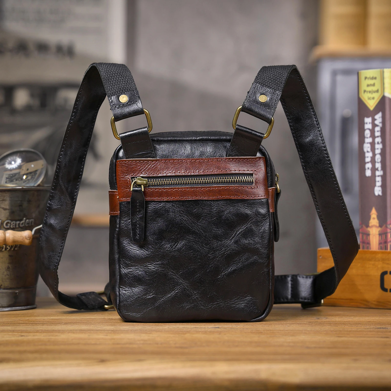 S.WORKER Vollnarbenleder-Umhängetasche für Herren, Vintage-Crossbody-Brusttasche aus pflanzlich gegerbtem Leder – Detail 9