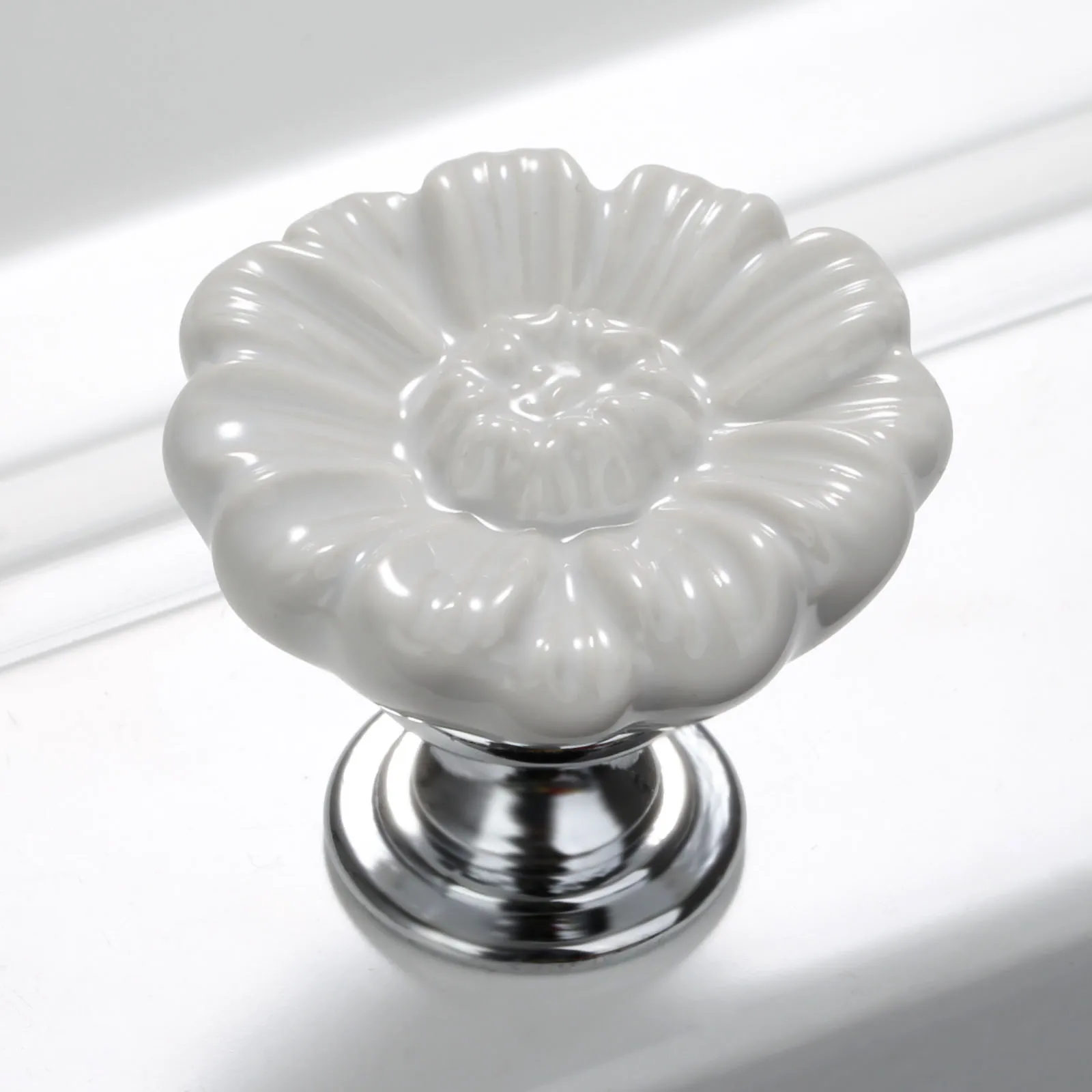 1PC Vintage Flower Cabinet Knob Ceramic Kitchen Cupboard Drawer Door Pull Handles White Furniture Hardware with Screw Home Decor