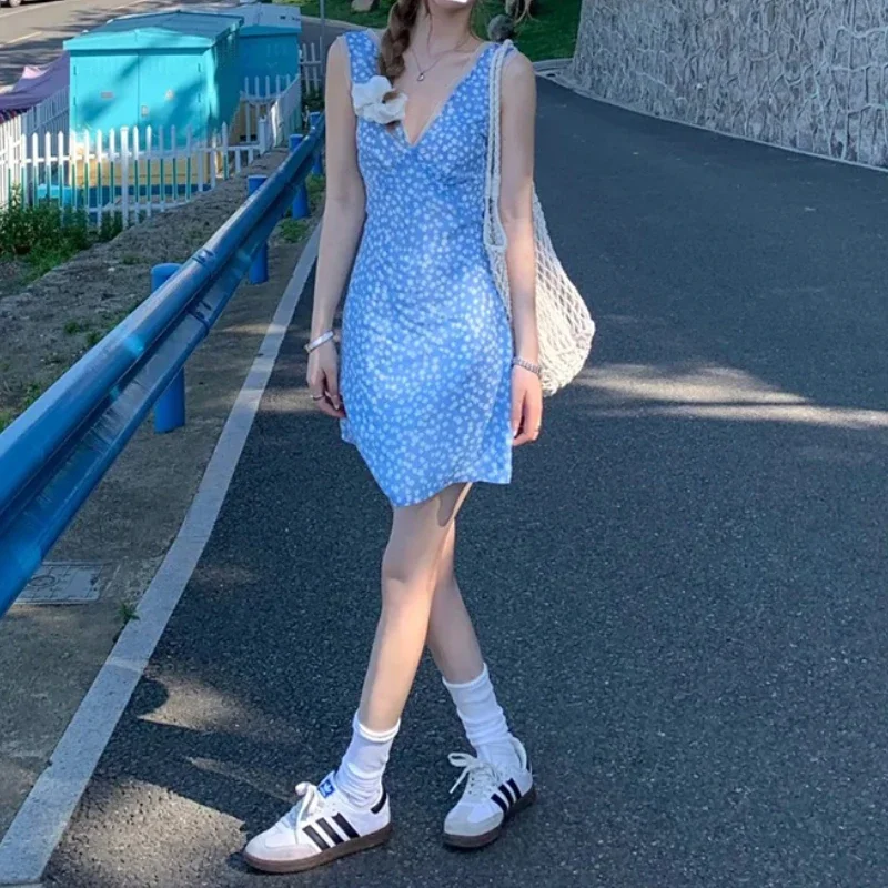 

2024 Spring and Summer New French Style Blue Sleeveless V-neck Floral Dress for Women Summer Elegant Short Dress for Vacation