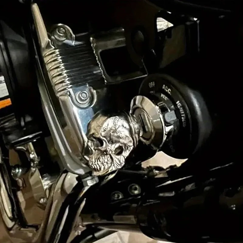 Dämonenschädel-Schlüsselanhänger, Metall-Schädel-Schlüsselhülle, universelle modifizierte Schlüsseldekoration, Hexen-Autozubehör, Schlüsselhülle für Motorrad