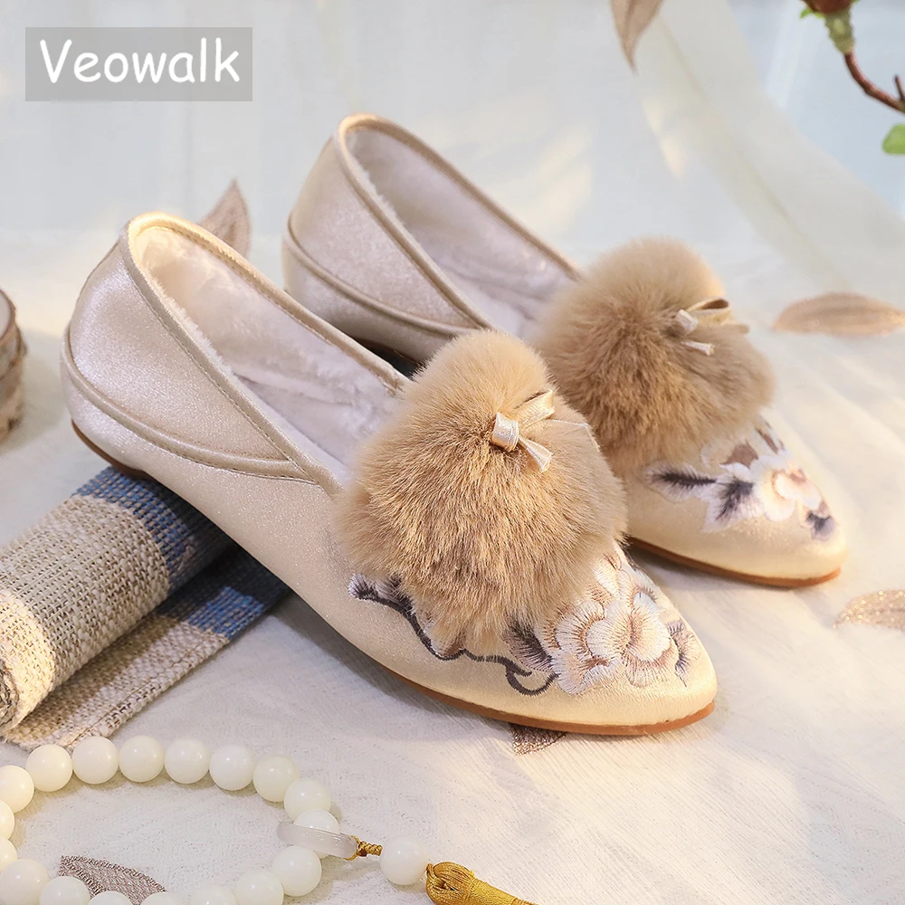 Veowalk Inverno Pelliccia Sintetica Donna Fodera Calda Fuzzy Scarpe Basse Basse Leggere Morbide Comfort Palline Ricamate in Raso Antiscivolo