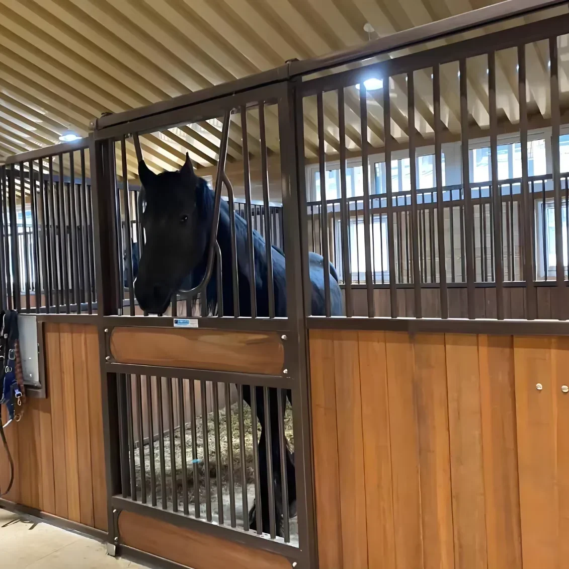 Practical Bamboo Wooden Stable Safe and environmentally friendly Sturdy and durable Convenient for horse care horses farm