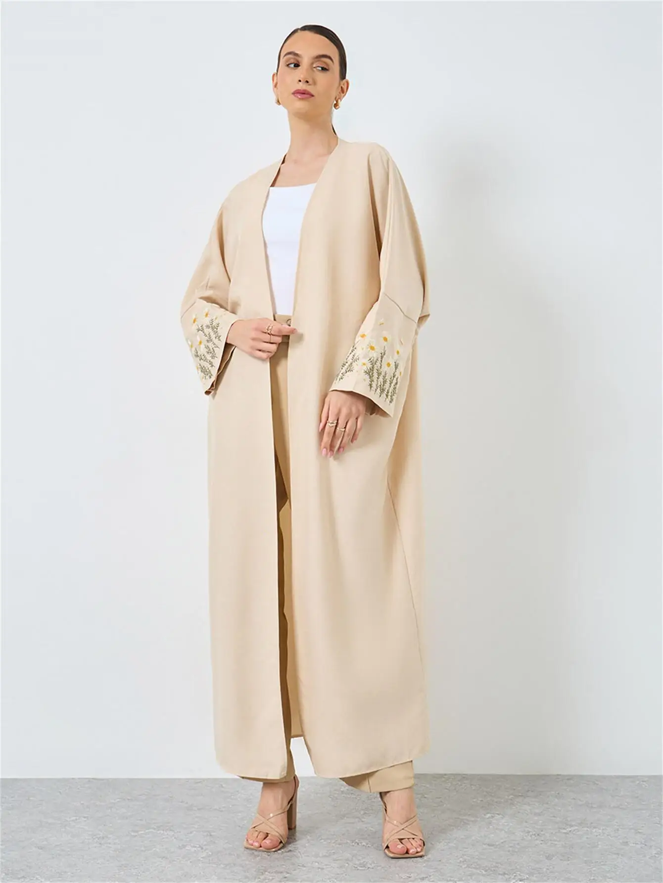 عباية أنيقة للنساء المسلمات في الشرق الأوسط بأكمام طويلة ومطرزة بالزهور عبايات إسلامية فساتين ماكسي قفطان عربي جلباب