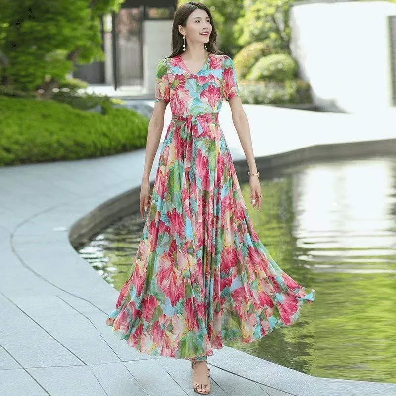 Sukienka maxi z szyfonu w stylu boho z kwiatowym nadrukiem, letnia moda damska, dekolt w serek, krótki rękaw, pasek, tunika z wiązaniem, duża rozkloszowana sukienka plażowa.