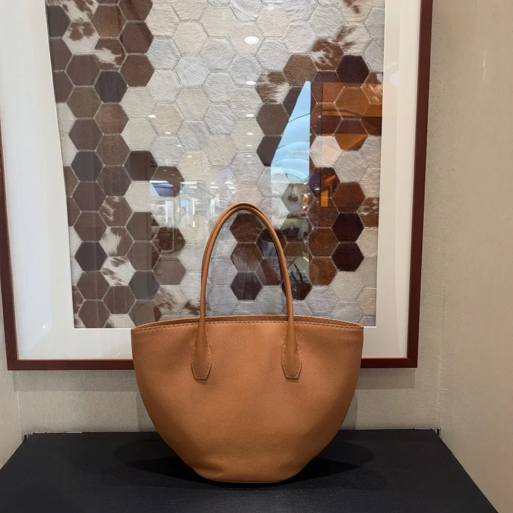 

Inside and Outside Full Leather Hand-sewn New Light Luxury Imported Saddle Leather Minimalist Single Shoulder Tote Armpit Bag