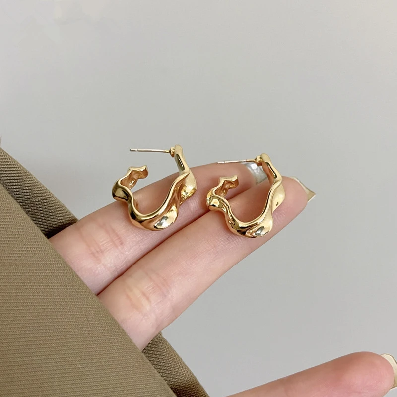 Adolph Trending Metal Irregular Hoop Earring Fashion New Design Personal Minimalist Earrings for Women Fashion Jewelry Gift 2023