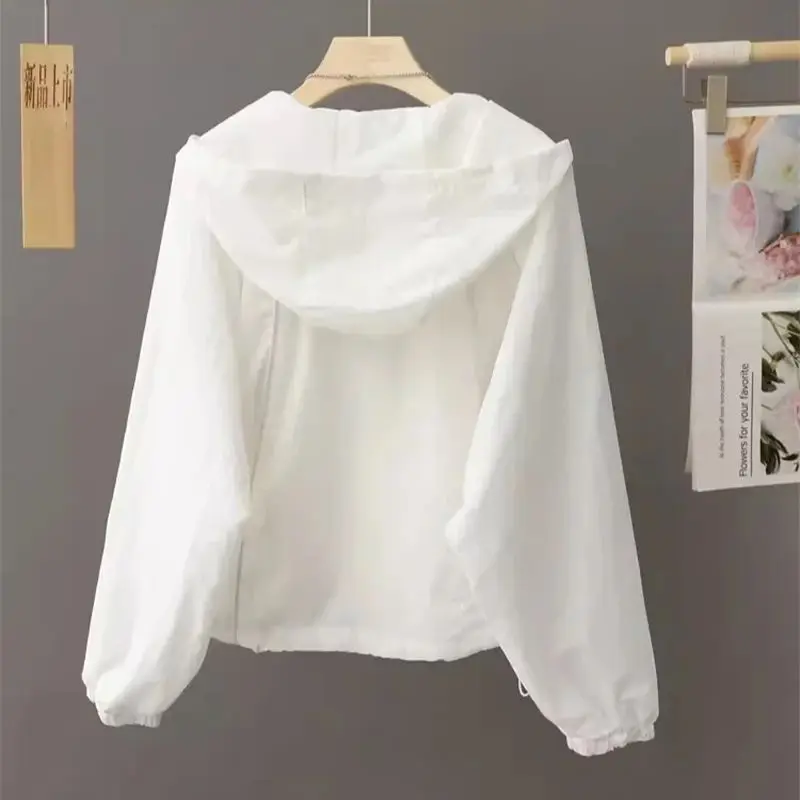 Spring and Autumn New Windproof Hooded Short Coat Casual Age Reducing Loose Windbreaker Women\'s Jacket White Rush Coat Trend S77