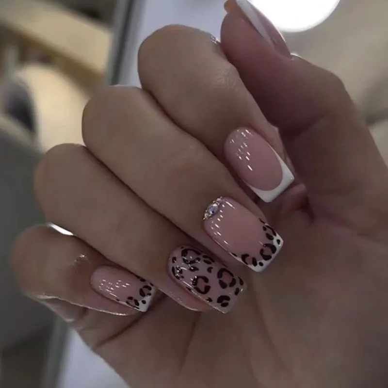 24 pezzi di design marrone sfumato unghie finte semplici set di unghie finte per balletto francese di media lunghezza finito riutilizzabile stampa quadrata sulle unghie