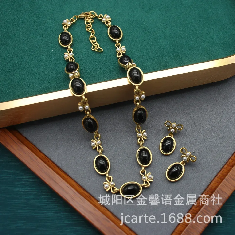 

Necklace High-end Accessories Retro Old-fashioned Oval Black Glass Necklace Ear Set Simple Bow Clavicle