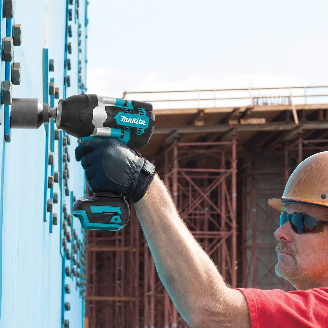 Makita DTW700 18V LXT® Lithium-Ion Brushless Cordless High-Torque Sq. Drive Impact Wrench, Tool Only - view 3
