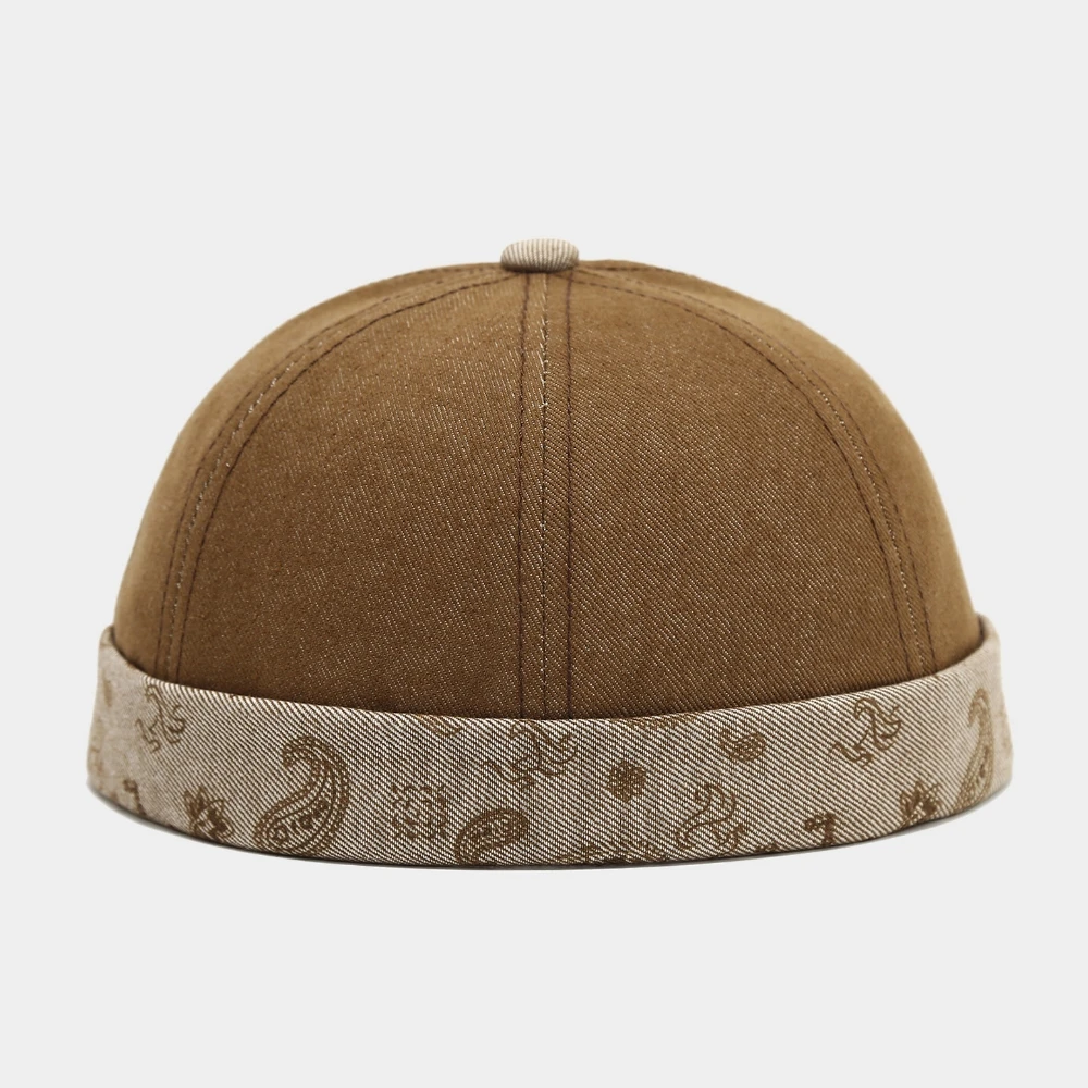 The rolled-edge cashew flower hat pairs perfectly with the bearded streetwise style and the rugged retro outfit.