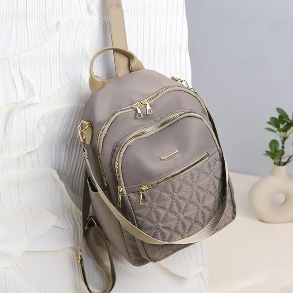 2025 Nowa Moda Lekki Luksusowy Design Solidny Uniwersalny Podstawowy Plecak Casual Trend Podróżny Nylonowy Damski Plecak Torba Damska