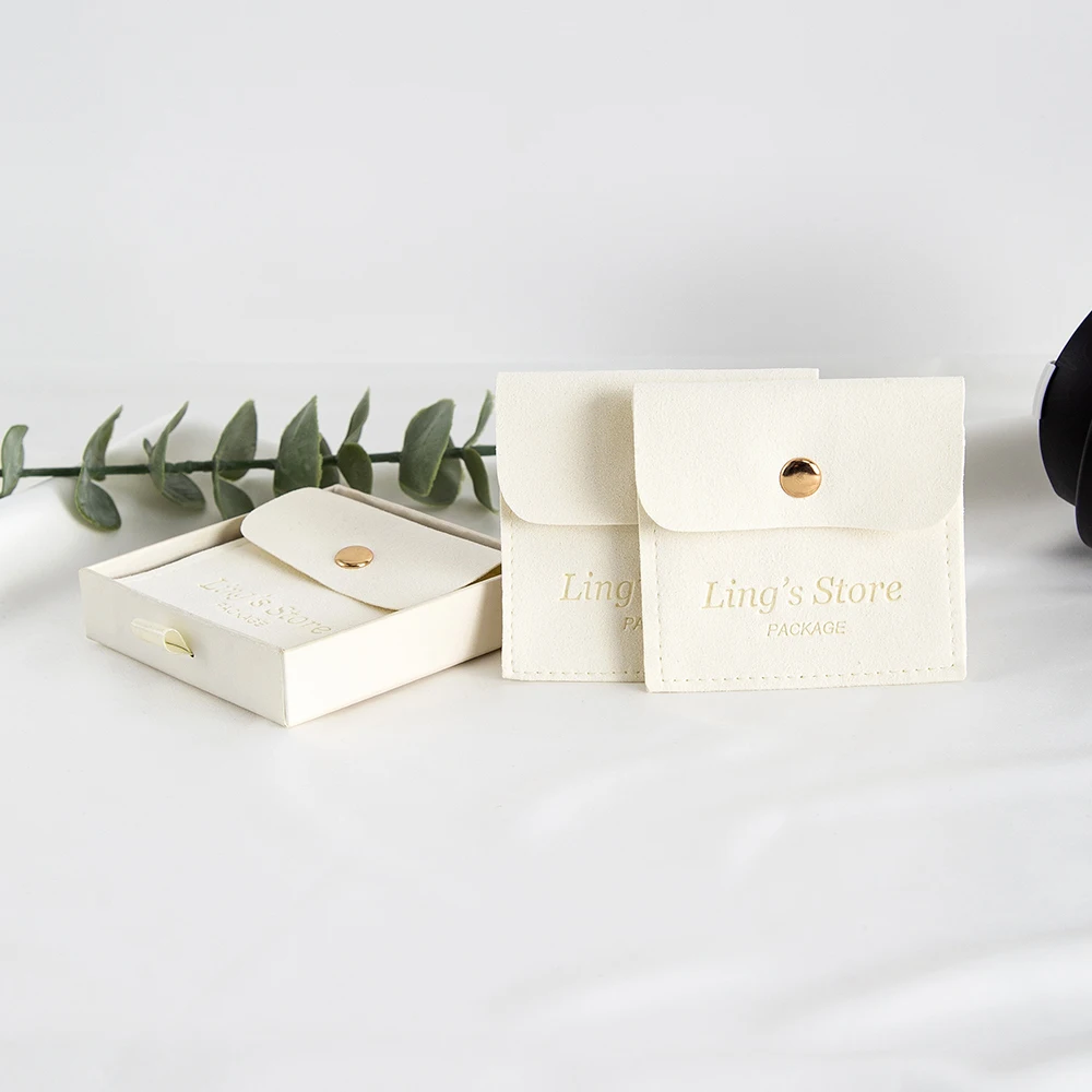 50pcs Custom Logo 8x8cm Microfiber Jewelry Snap Velvet Bags Cosmetics Pendant Packaging Pouches Wedding Gift Pockets Container