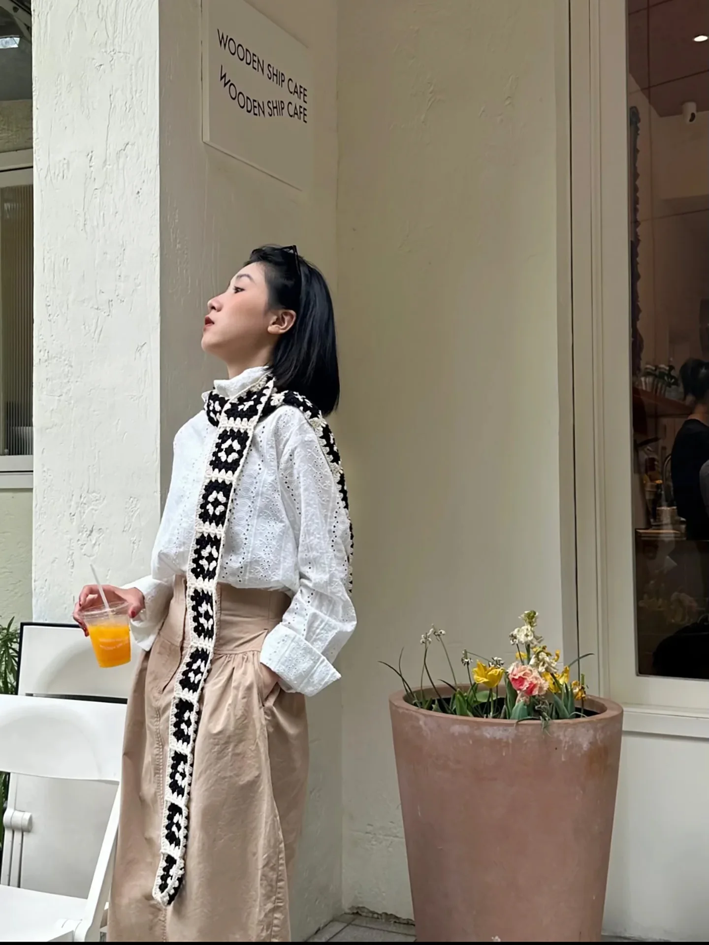 新しいファッショナブルな手作りカジュアルカラーブロック中空ニットスカーフ秋冬暖かいレトロソフトフック織り女性のネックウォーマー