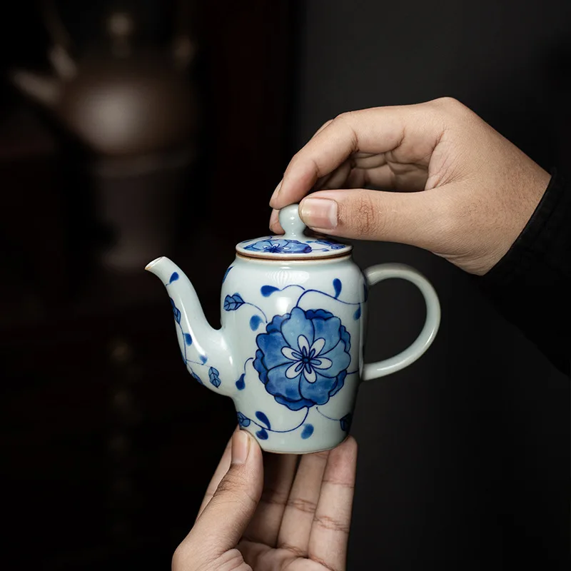 

Yongle Blue and White Wrapped Lotus Ying Moisten Pot Japanese Ceramic Teapot Small Capacity Single Pot Hand Handling Pot