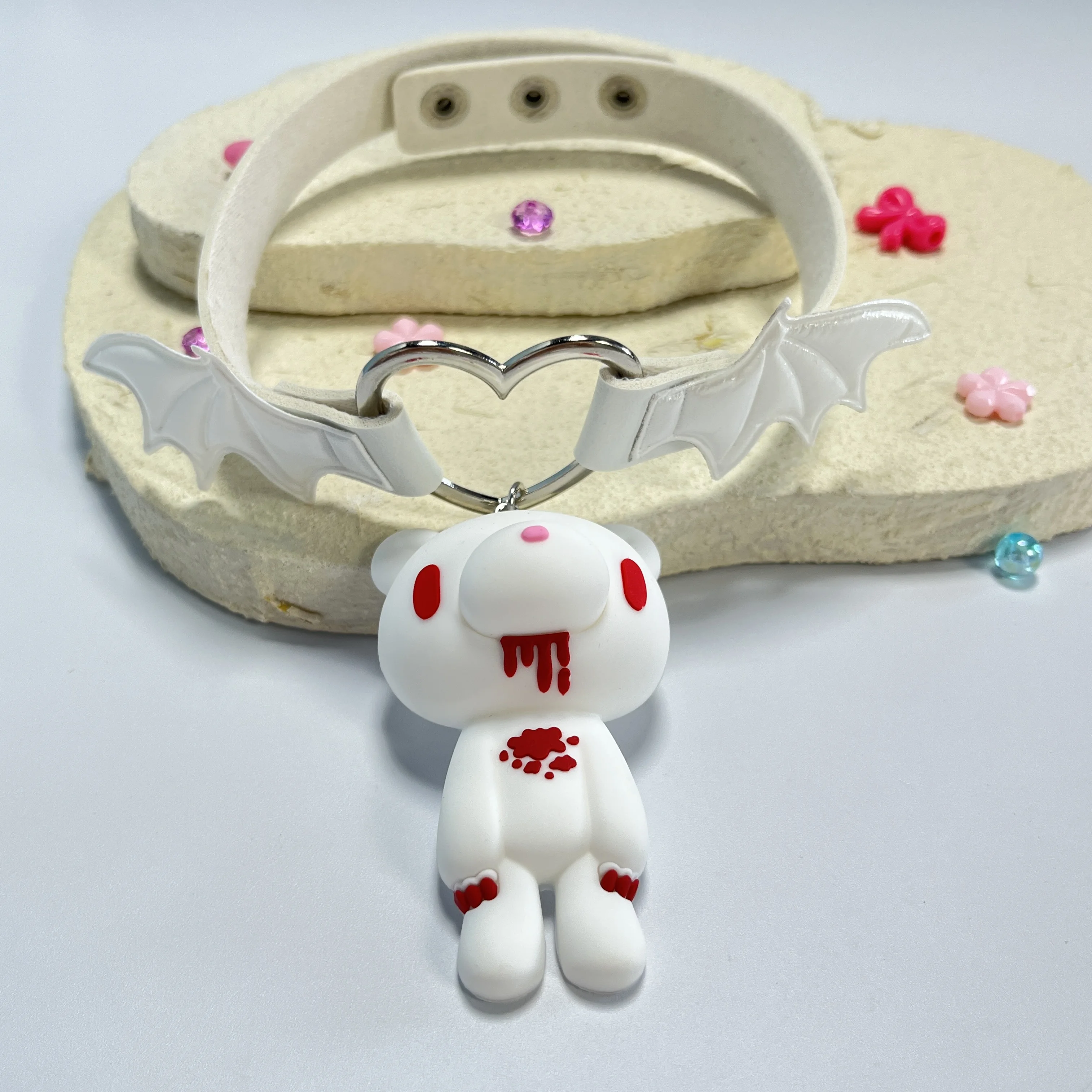 قلادة جناح الخفافيش البيضاء القوطية - ياقة جلدية مع قلادة الدب الدموي. مثالية لجماليات Alt-Goth، Punk. #2