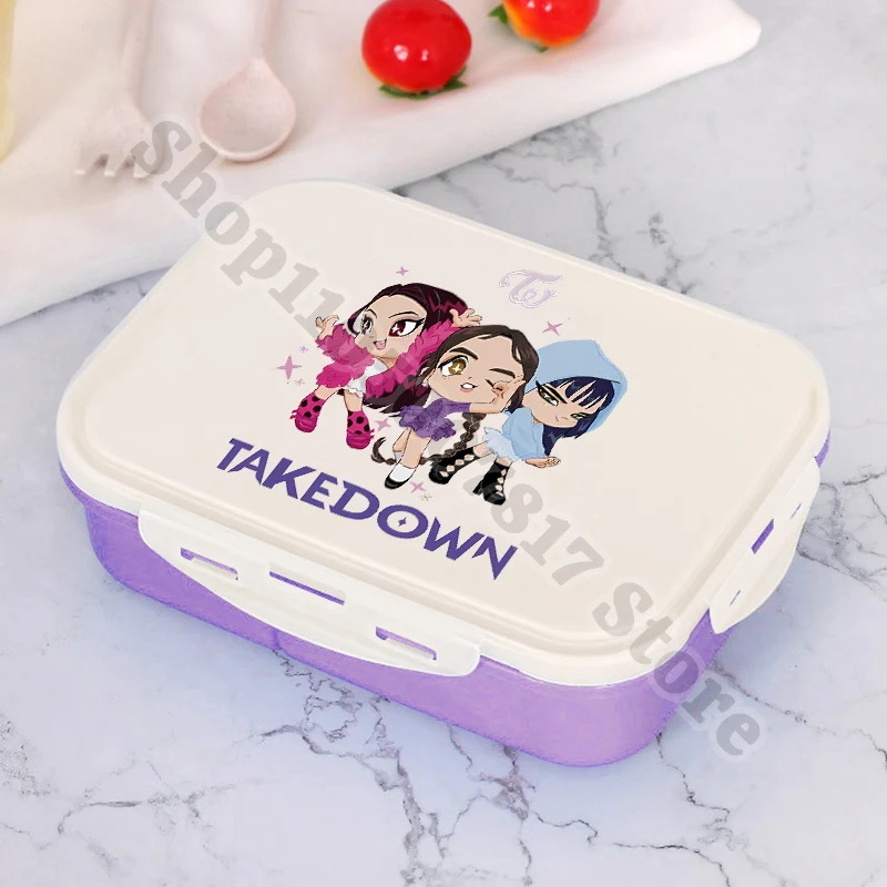 صندوق غداء للأطفال من KPop Demon Hunters مع ملعقة شوكة للفتيات صندوق غداء بلاستيكي محمول للأطفال هدية لطيفة على شكل رسوم متحركة للطعام والفواكه