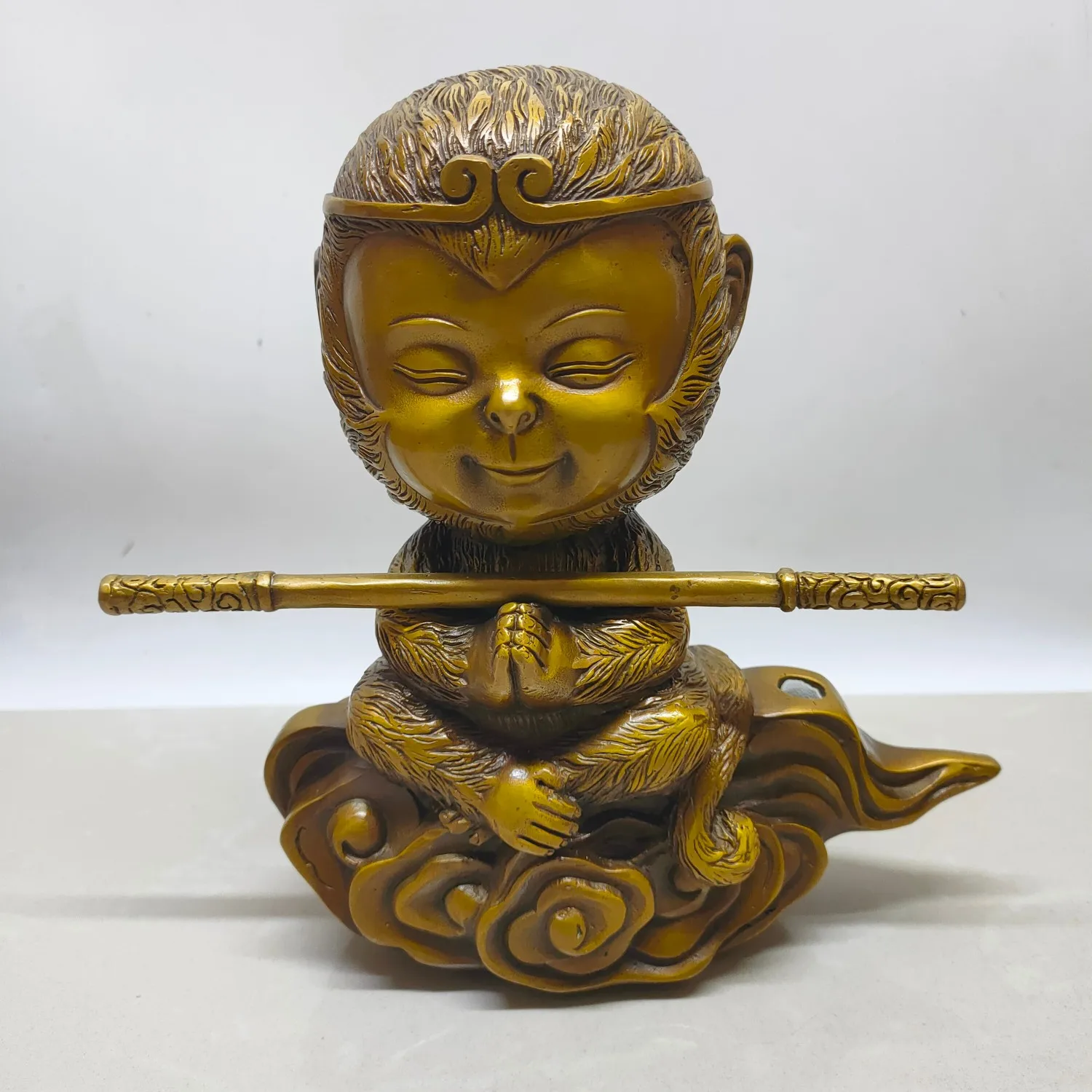 

A figurine of Sun Wukong, the Monkey King, as a pen holder.,Free shipping