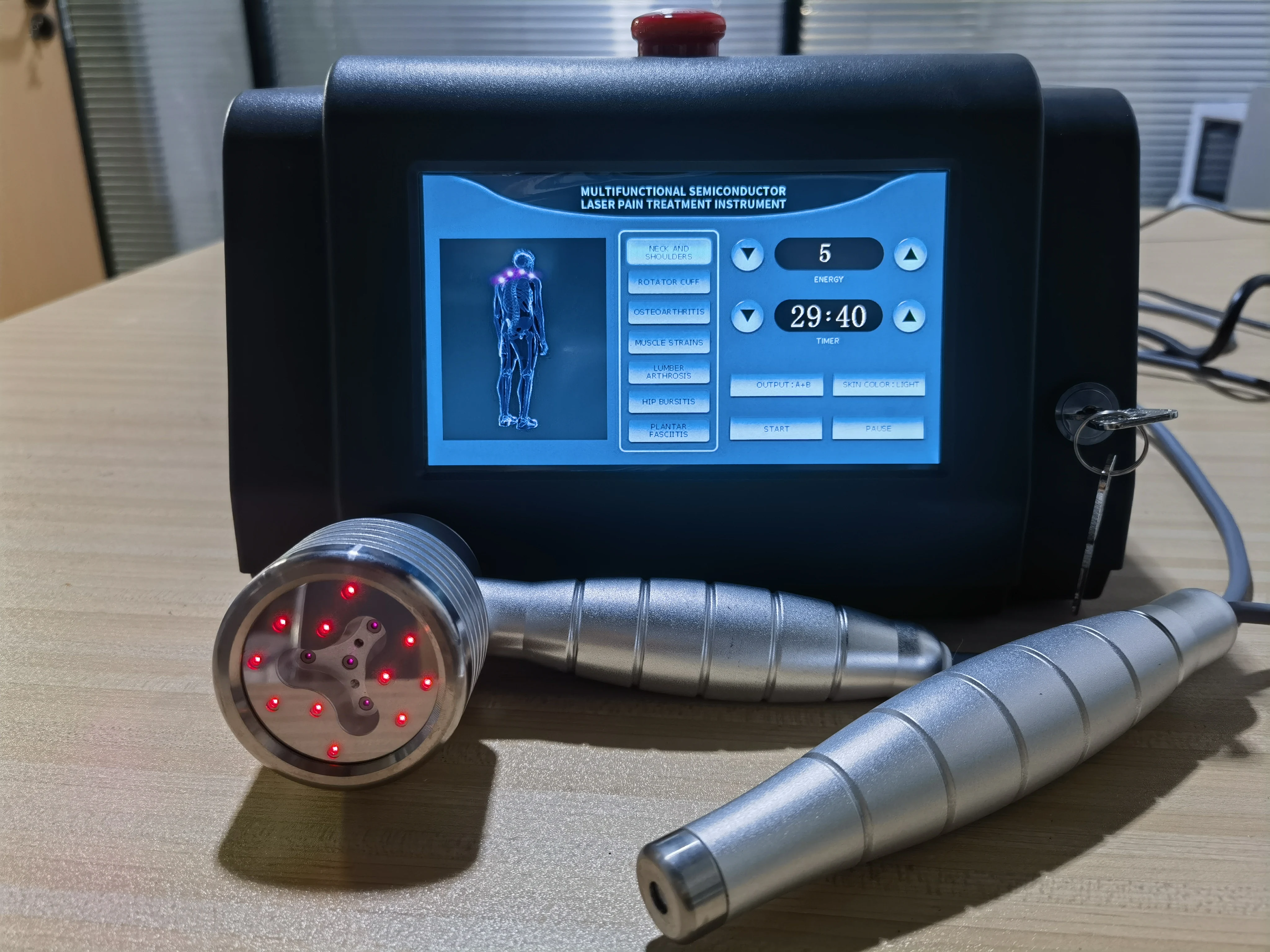 

1055mW Dual Wavelength Cold Laser Light (650nm x11 & 808nm x5) – Handheld Device for Joint Pain, Wound Recovery & Tissue Repair