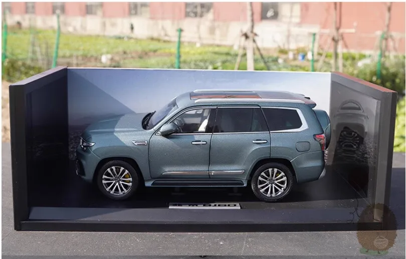 

Масштабная модель внедорожника Beijing Jeep BJ60 1:18, литая из сплава, для коллекции, серая