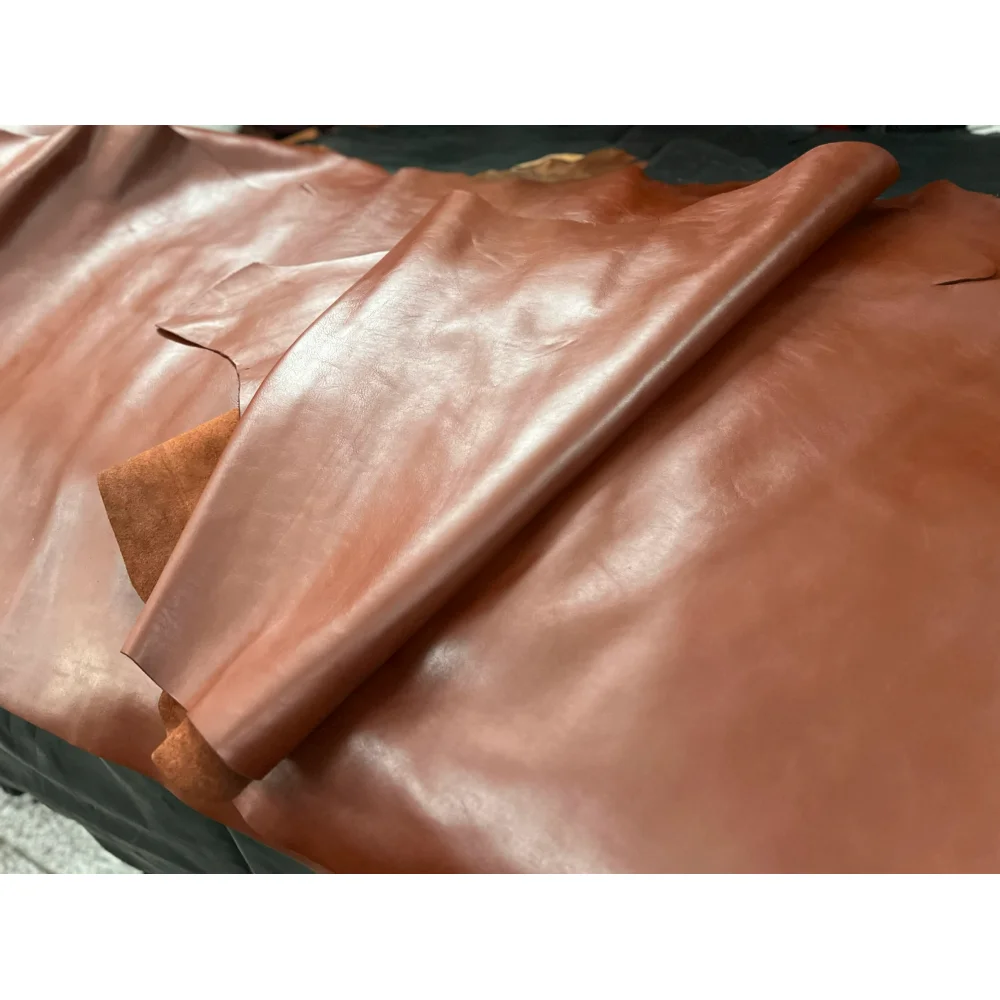 Vibrant Color! Red-Brown Vegetable-Tanned Cowhide with Natural Wrinkles, 2.2mm Thick, 19-21 Square Feet.