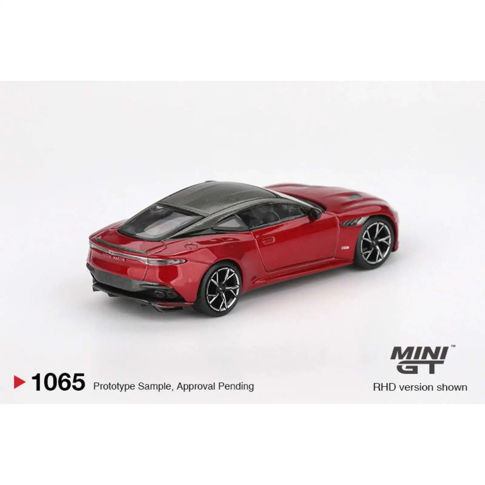 MINIGT 1065 Disponibile 1:64 Aston Martin DBS Hyper Red Diecast Model Car Collection Giocattoli