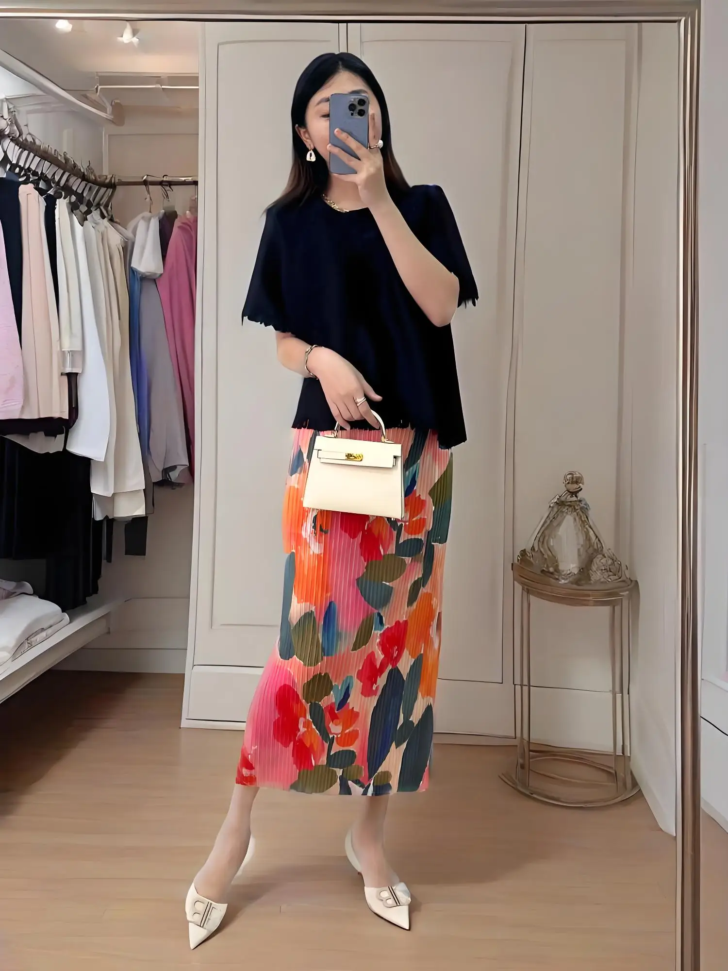 

2025 Miyake Summer New Folded Women's Half Body Fishtail Fashion Slim Women's Versatile Pleated Skinny Comfortable Skirt