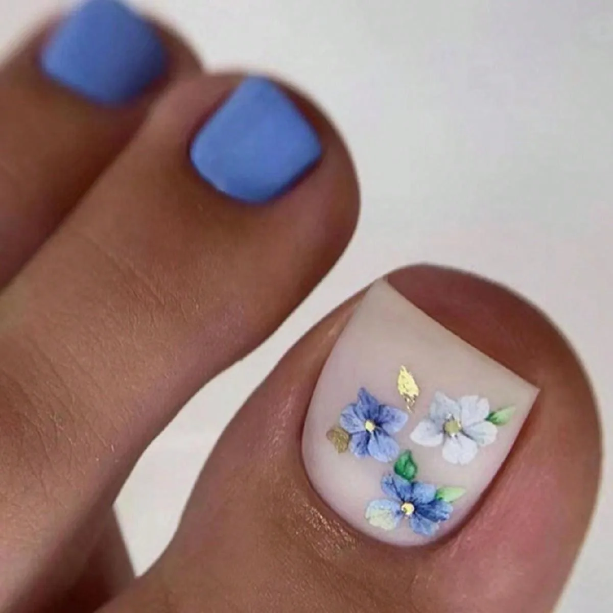 

Toenail Frosted Haze Blue Toenail Flakes Flower Wearing Toenail Flakes Finished Nail Stickers