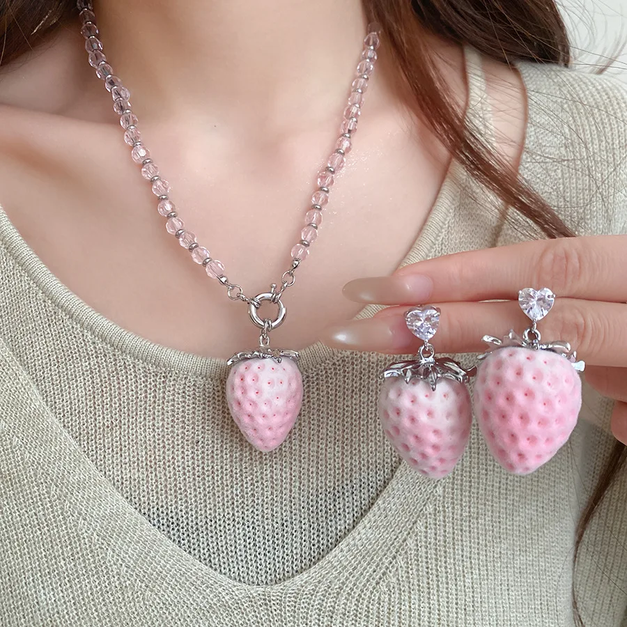 Strawberry pendant necklace and earrings, a versatile and elegant collarbone chain with a touch of luxury and sweetness.