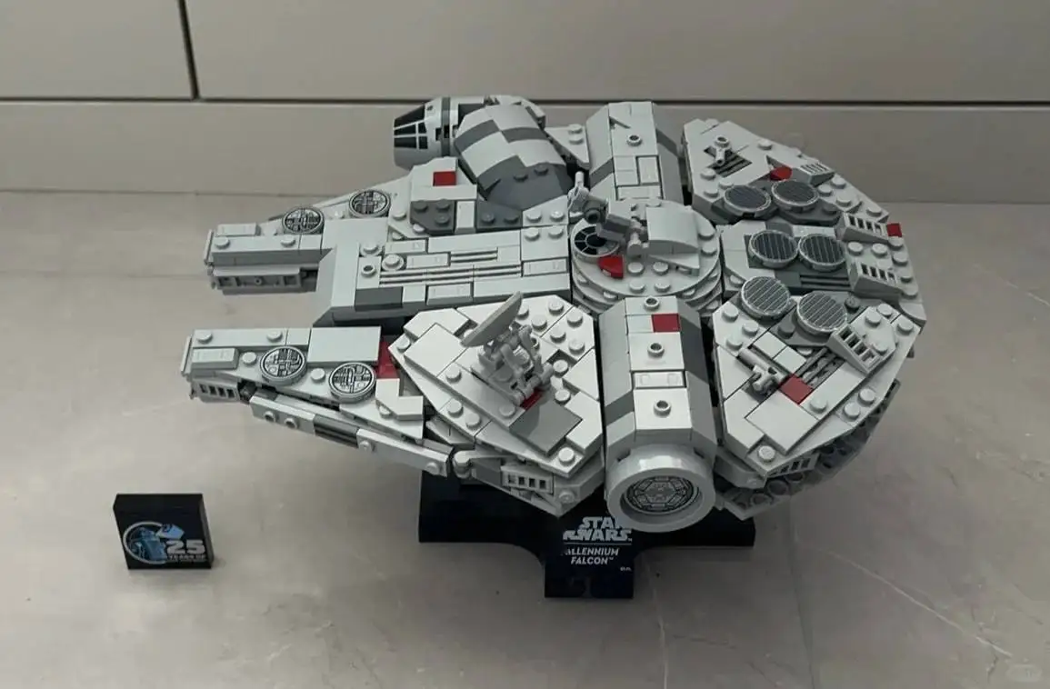 Creative Home Decor Gifts, Space Wars: New Hope Millennium Falcon Building Blocks Set, Compatible with Building Kit