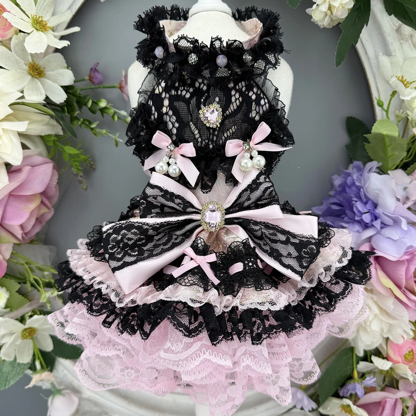 

Luxury Spring Autumn Handmade Dog Cat Dress Pink Black Dot Lace Skirt European Palace Gown Pet Photography Apparel Unique Design