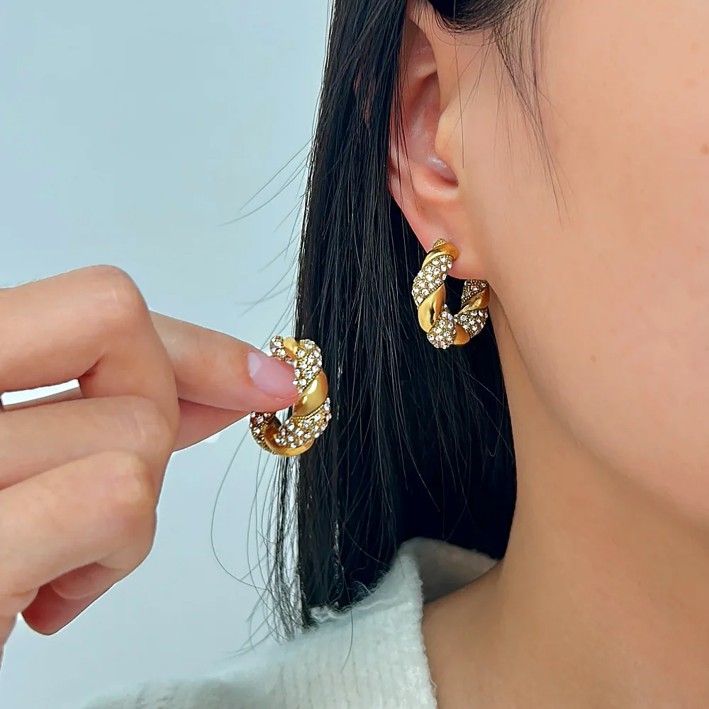 

DIY accessories fashion exquisite flash diamond high-end sense light luxury twist earrings unique earrings retro gold stud earri