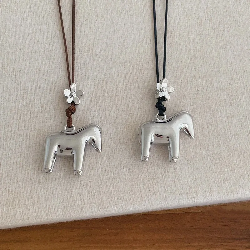Funny Smooth Surface Metallic Cartoon Horse Flower Pendant Necklaces for Women Long Adjustable Wax Rope Chain Choker