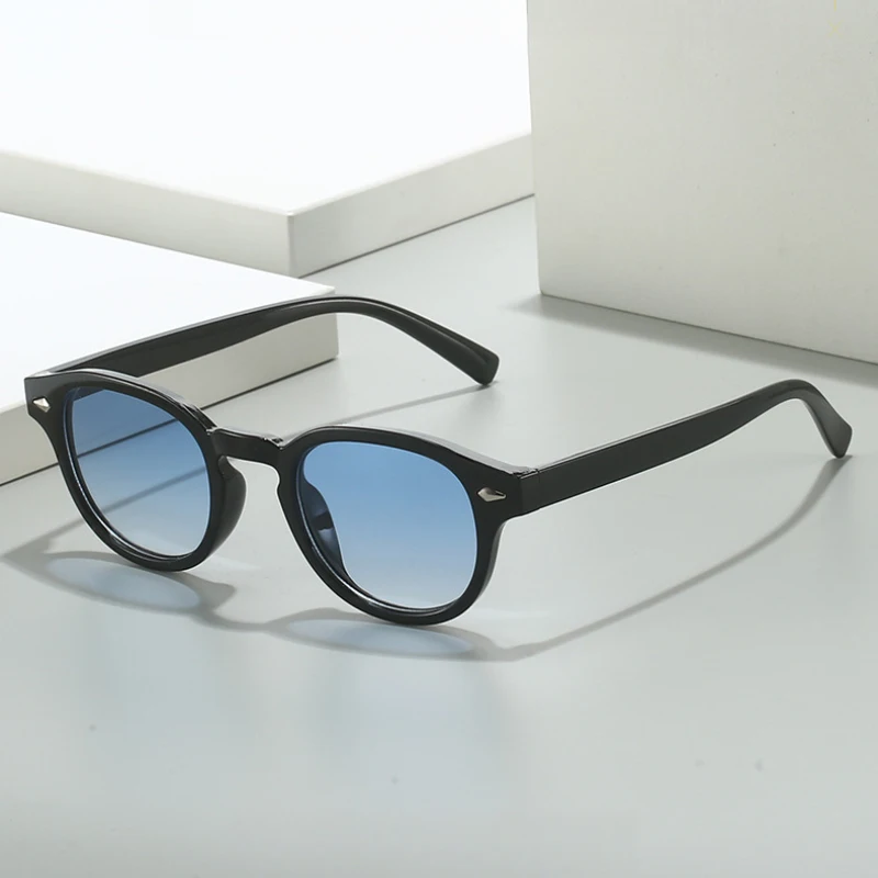 Vintage Simplify Ovale Sonnenbrille für Herren mit Nieten, Lässige Reise-Sonnenbrille, Farbige Auswahl, Urlaubs-Eyewear für Paare