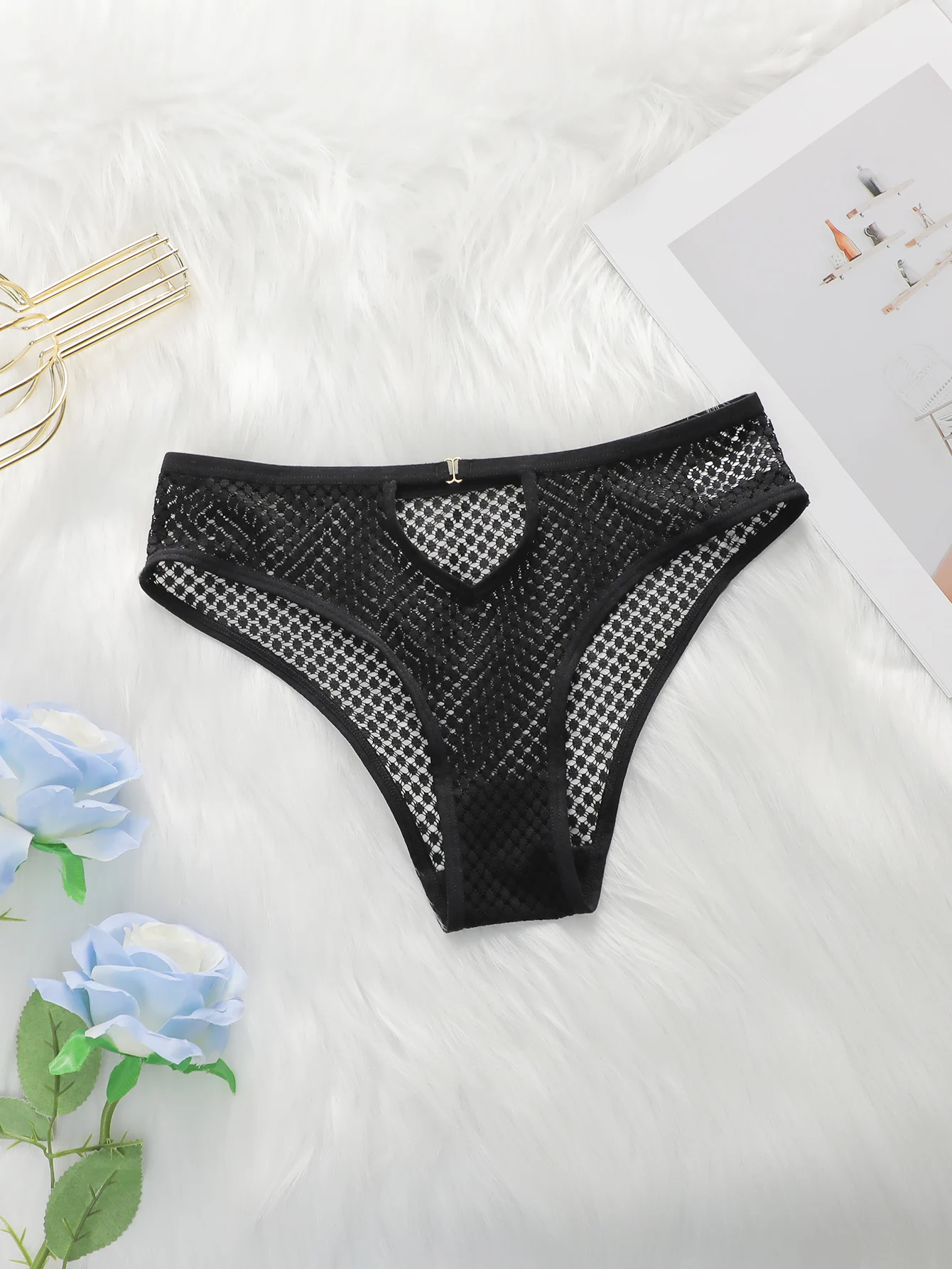 Lace women's underwear high-end sexy transparent lace low waist hollow out easy to wash and dry triangle pants Z2637