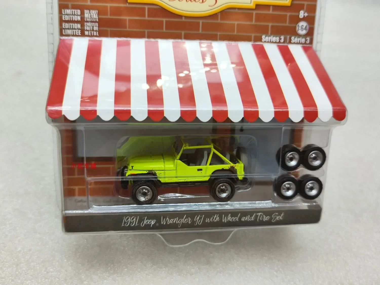 1:64 1991 Jeep YJ con fango spray e ruota di scorta Collezione di modelli di auto