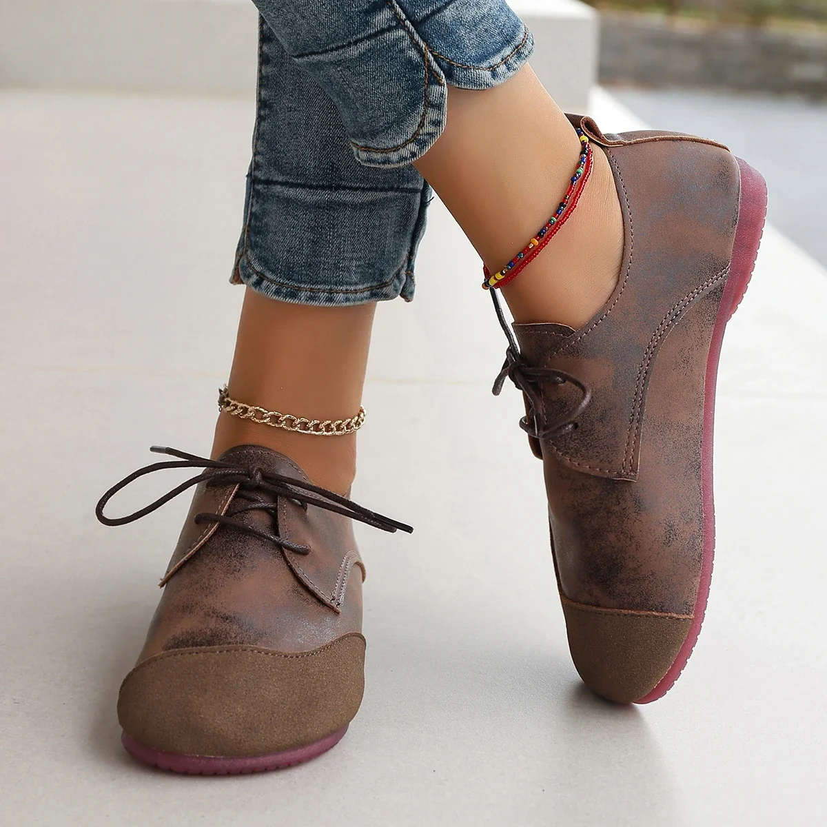Modische neue Damen-Schuhe mit weicher Sohle, runder Spitze, Wildleder, Schnürschuhe, bequeme Loafer, Low-Top-Retro-Freizeitsneaker, Übergröße 43 – Detail 11