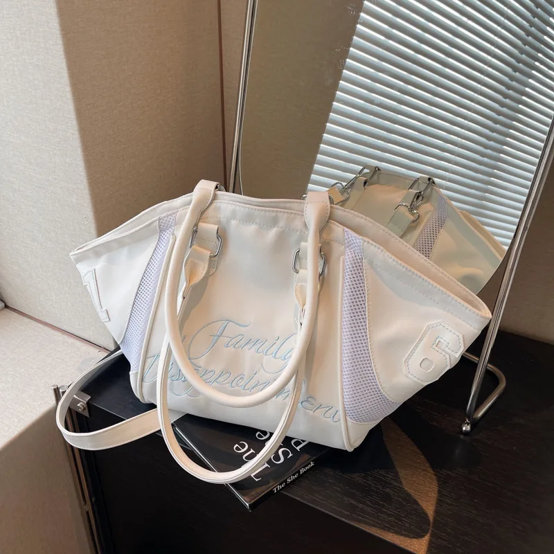 

Niche monogram embroidery straddle Tote bag Shoulder tote Large capacity travel underarm bag for women