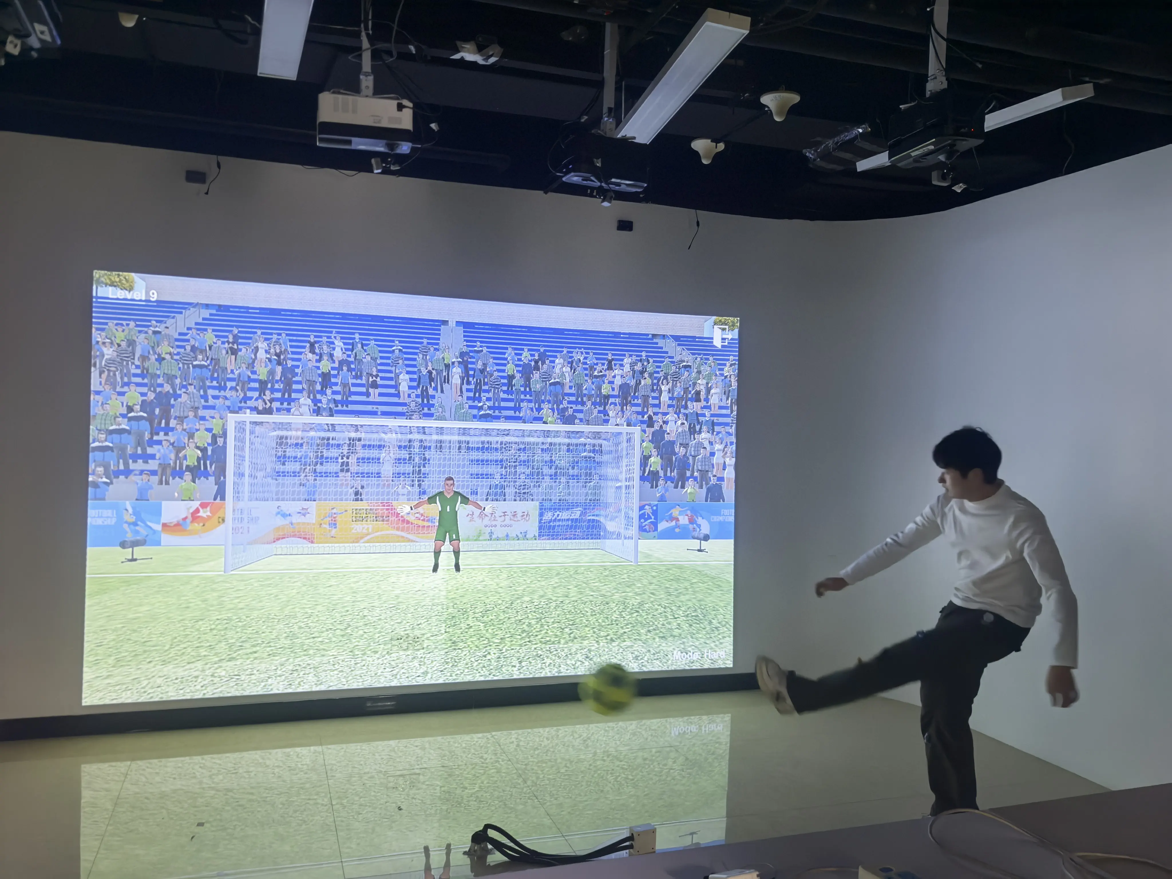Indoor Virtual Reality Digital Sports System Kickball Interactive Projection Wall Floor For Clubs, Gyms & Home Training